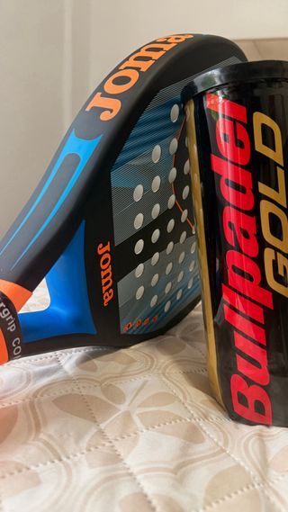 Set di attrezzatura per padel con paletero Bullpadel, 3 racchette e palle