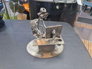 Scultura porta penne Hinz & Kunst in metallo