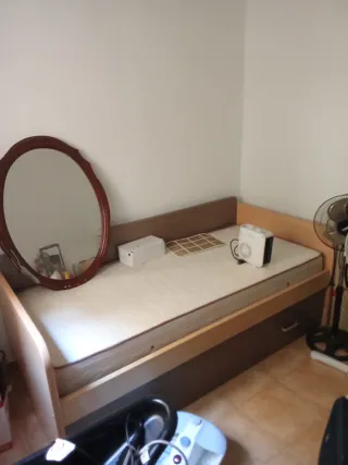 Cama doble 2 plazas se abre.