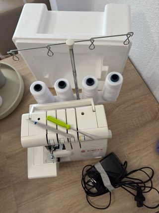 Remalladora Singer 14SH654