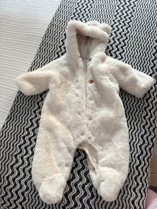 Buzo Zara blanco peluche con capucha