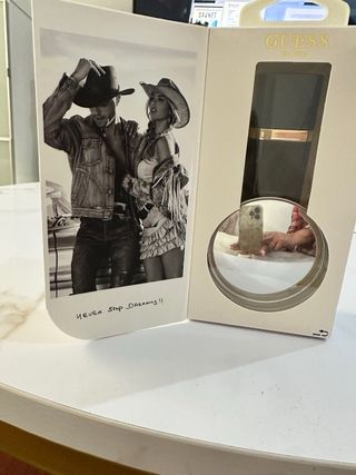 Auriculares Guess de diseño exclusivo