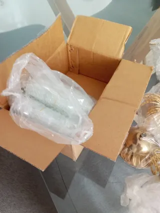 Lámpara de techo dorada y transparente