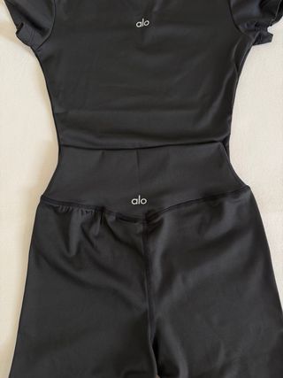 Conjunto deportivo Alo camiseta y short Talla XS