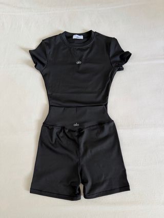 Conjunto deportivo Alo camiseta y short Talla XS