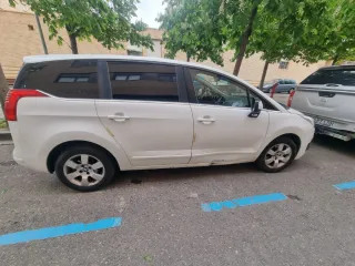 Peugeot 5008 2015