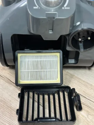 Aspirador Cilíndrico Amazon Basics Potente