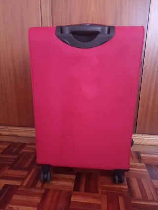 Maleta de viaje roja