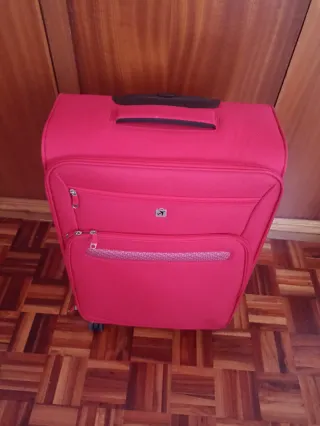 Maleta de viaje roja