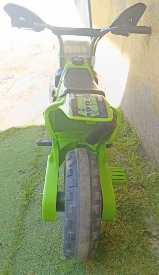 Moto Eléctrica Infantil Kawasaki Motocross 100