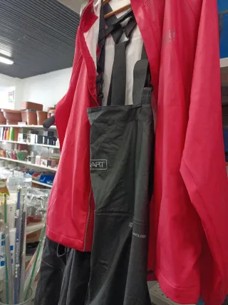 Traje de agua Hart rojo talla L