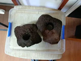 Rocas porosas con agujeros para acuario