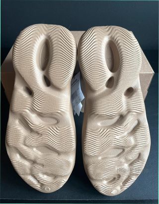 Adidas Yeezy Foam Runner Talla 42 Beige
