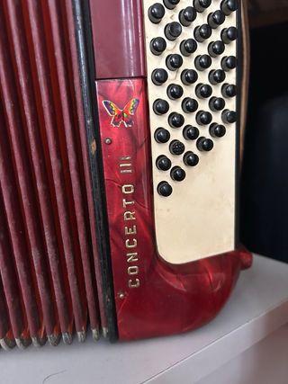 Acordeón Hohner Concerto III Rojo