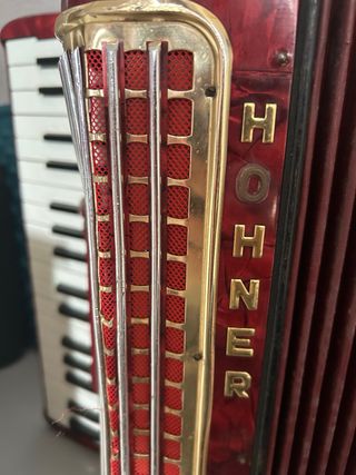 Acordeón Hohner Concerto III Rojo
