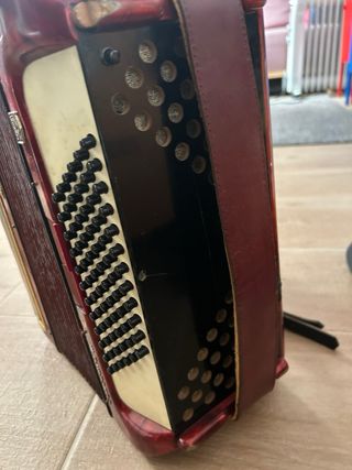 Acordeón Hohner Concerto III Rojo