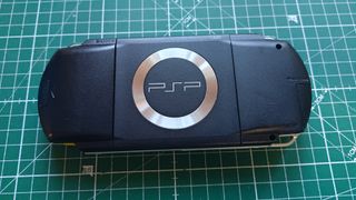 PSP 1004 Gigapack Negra + 3 juegos
