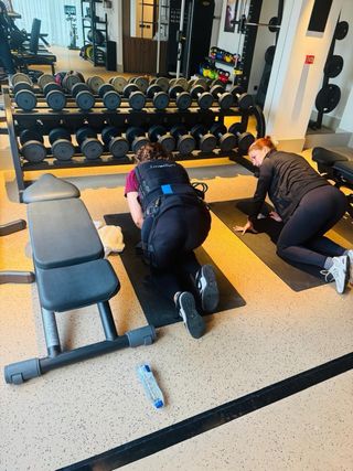 Entrenamiento personal de fuerza y tonificación.