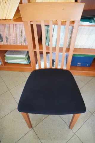 4 sedie in legno con seduta in tessuto
