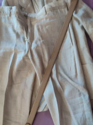 Traje comunión niño muy delgadito,hay que lavarlo
