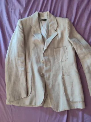 Traje comunión niño muy delgadito,hay que lavarlo
