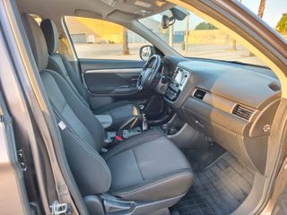 MITSUBISHI Outlander 220 DID Kaiteki Auto 4WD