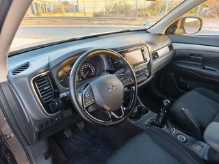 MITSUBISHI Outlander 220 DID Kaiteki Auto 4WD