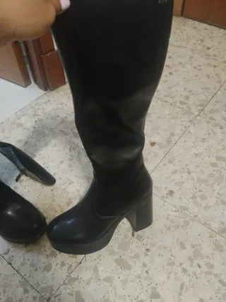 Botas altas negras con tacón talla 37 no envio