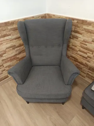 2 Sillones Orejeros Ikea y Reposa Pies Gris
