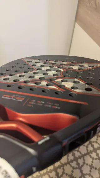 Pala Pádel Nox AT10 Luxury Series 18K 2025