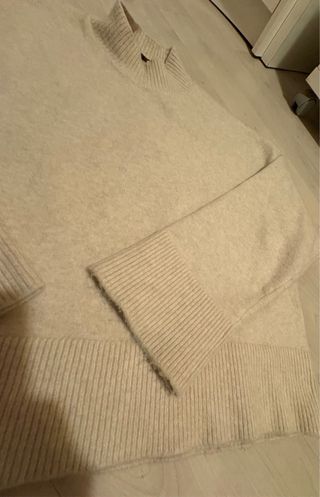 Jersey Mango cuello alto beige T/M