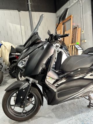 Yamaha XMAX 300 Negra