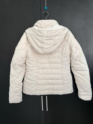 Plumífero Hollister Beige con Capucha Talla XS