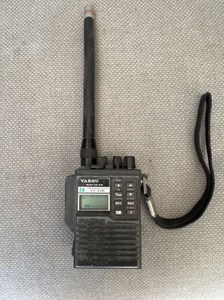 Emisora Yaesu FT-23R Walkie-Talkie