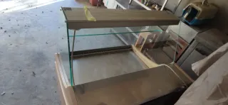 Vitrina expositora refrigerada curva.