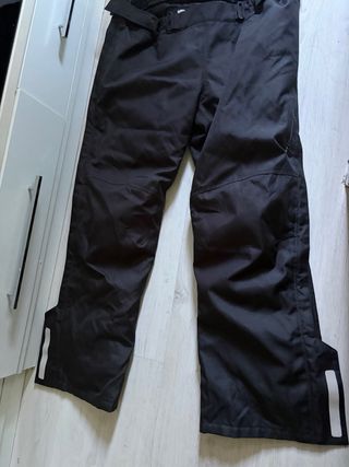 Pantalones Moto Impermeables Negros. Marca Reviti