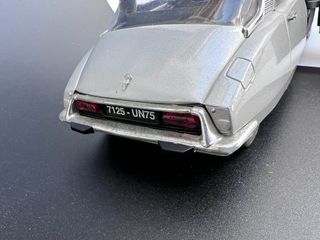 Citroën DS 19 (1963) 1/18 Solido