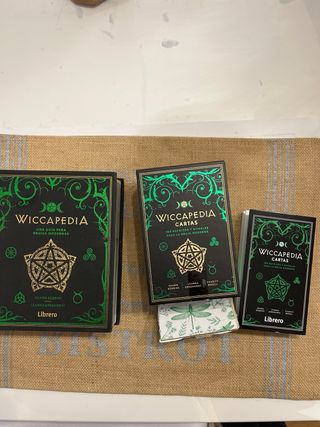 WICCAPEDIA Pack libro y cartas