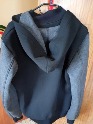 Chaqueta Zara con capucha y cremallera