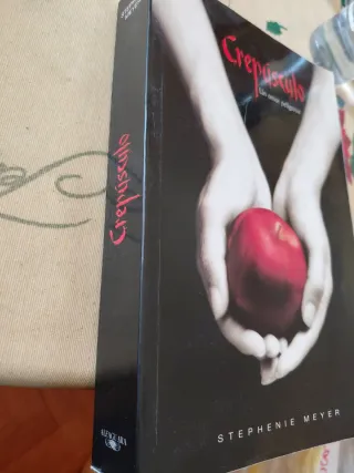 Crepúsculo (Saga Crepúsculo 1) (Spanish Edition)