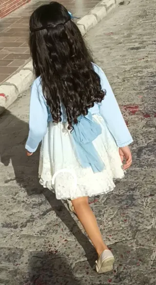 Vestido blanco y celeste niña,se regala rebeca