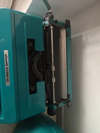 Máquina de escribir Olivetti Studio 45