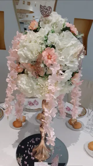 Allestimento tavolo torta tema farfalle