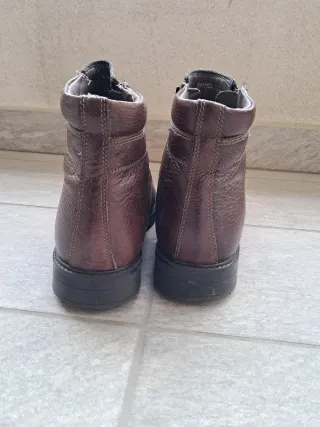 Stivali marroni con zip