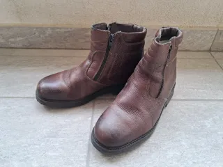 Stivali marroni con zip