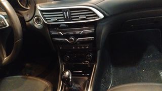 Infiniti Q30 1.6T 90 kW (122 CV)