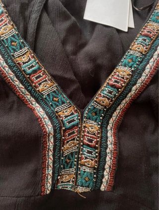 Vestido negro Pull&Bear bordado en talla L