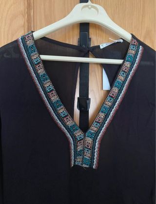 Vestido negro Pull&Bear bordado en talla L