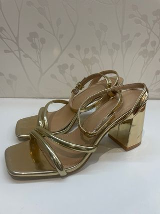 Sandalias doradas tacón talla 40