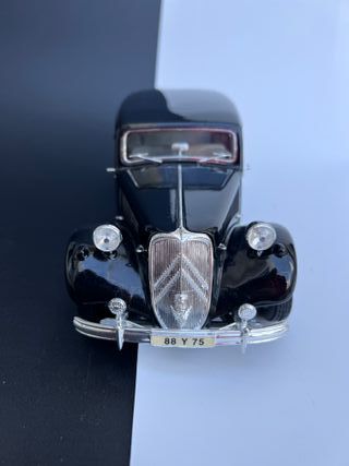 Citroën 15 CV 6 Cilindros (1952) 1/18 Maisto